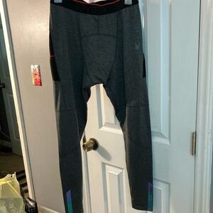 Spyder Gray ActivewearLeggings with Black and Red Accents Size L